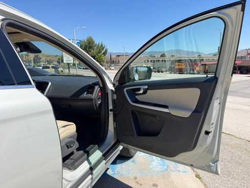 Used 2011 Volvo XC60 T6 R-Design w/ Convenience Pkg AWD/4WD image 24