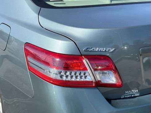 Used 2010 Toyota Camry LE image 10