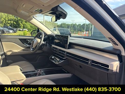 Used 2023 Lincoln Corsair AWD image 9