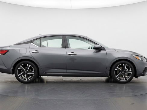 Used 2025 Nissan Sentra SV image 11