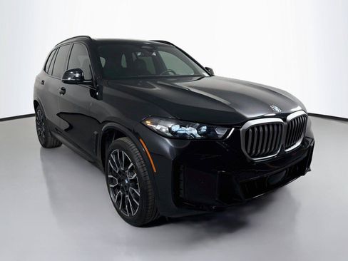 Used 2024 BMW X5 sDrive40i w/ M Sport Package RWD image 3