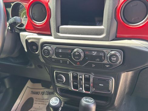 Used 2018 Jeep Wrangler Unlimited Sport S AWD/4WD image 32