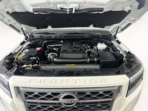 Used 2024 Nissan Frontier SL image 30