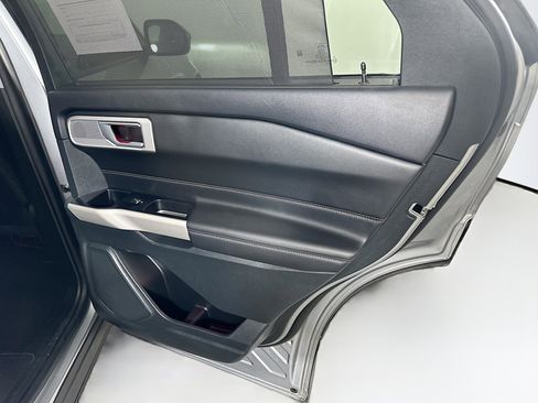 Used 2024 Ford Explorer Limited RWD image 32