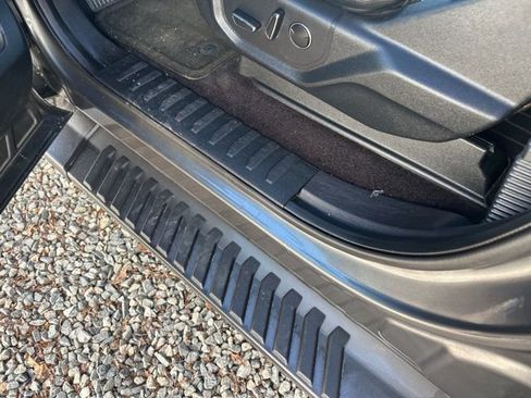 Used 2016 Ford F150 Lariat image 9