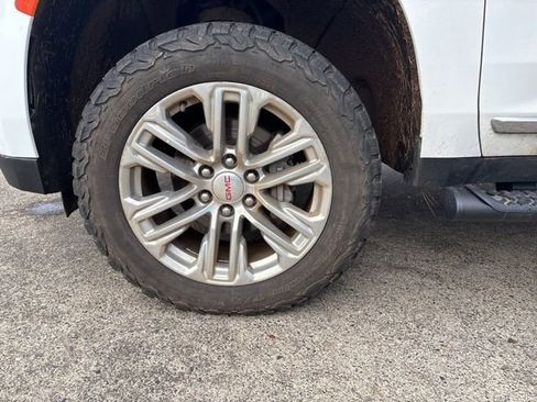 Used 2023 GMC Yukon XL SLT w/ SLT Luxury Package image 10