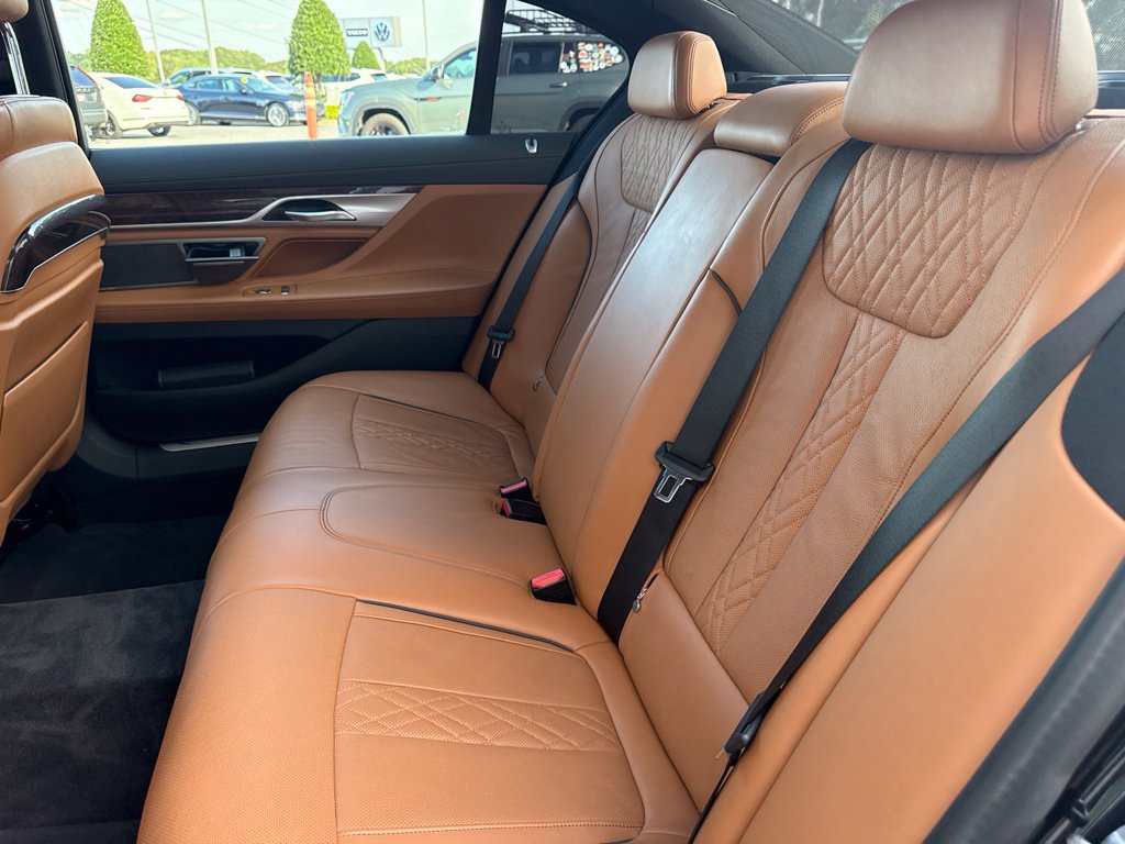 Used 2022 BMW 750i xDrive w/ M Sport Package AWD/4WD image 14