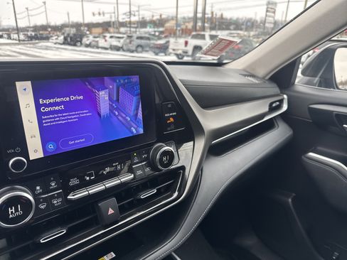 Used 2023 Toyota Highlander XLE image 23