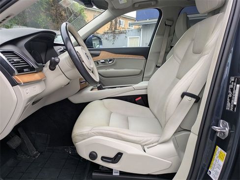 Used 2022 Volvo XC90 T6 Momentum w/ Advanced Package image 11