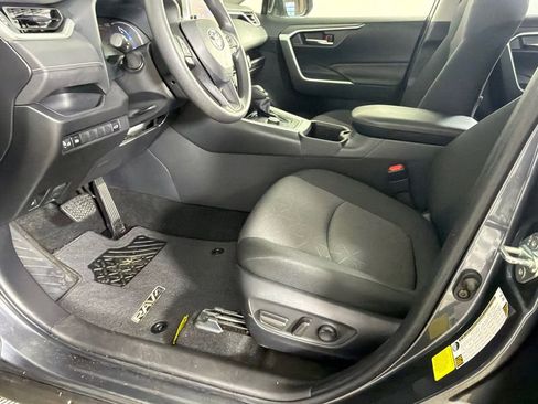 Used 2024 Toyota RAV4 XLE w/ Convenience Package image 10