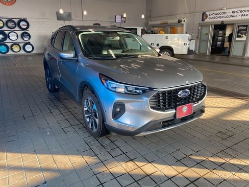 Used 2024 Ford Escape Platinum image 18