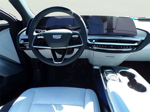 New 2025 Cadillac Lyriq Luxury image 9