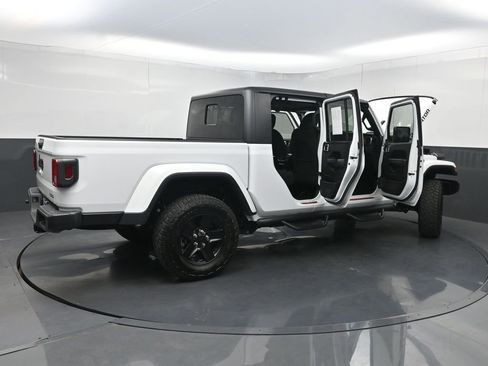 Used 2021 Jeep Gladiator Sport AWD/4WD image 38