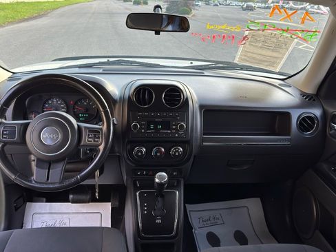 Used 2011 Jeep Patriot Latitude AWD/4WD image 17
