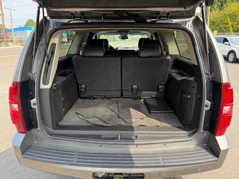 Used 2008 Chevrolet Suburban LTZ w/ LTZ Preferred Equipment Group AWD/4WD image 15
