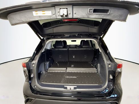 Used 2022 Toyota Highlander XLE AWD/4WD image 26