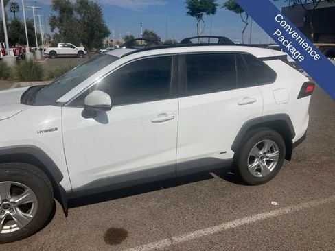Used 2021 Toyota RAV4 XLE w/ Convenience Package AWD/4WD image 4