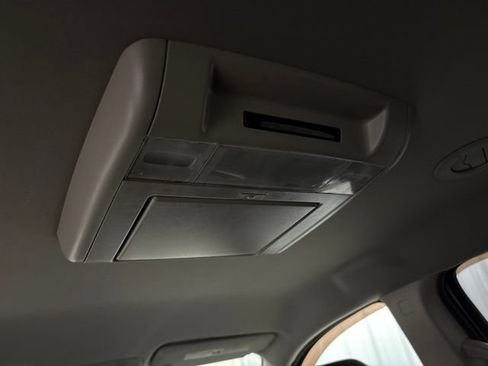 Used 2012 Chevrolet Traverse LT FWD image 28