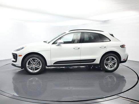 Certified 2022 Porsche Macan AWD/4WD image 2