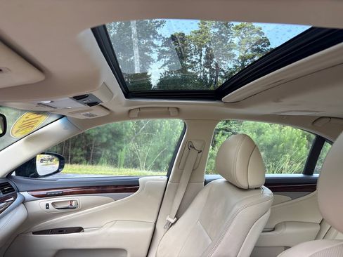 Used 2015 Lexus LS 460 AWD w/ Comfort Package image 7