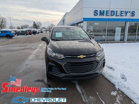 Used 2022 Chevrolet Trax LS w/ Tint and Cruise Package image 1
