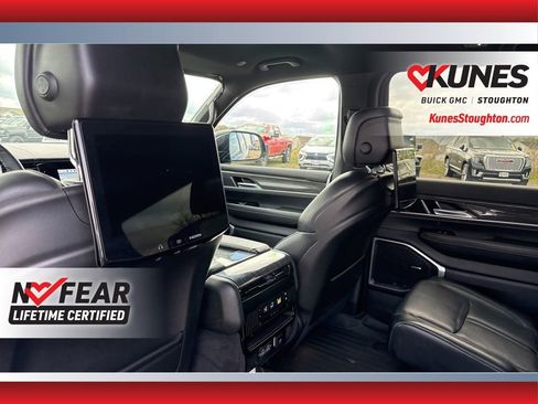 Used 2022 Jeep Wagoneer Series III w/ Rear Seat Video Group 1 AWD/4WD image 43