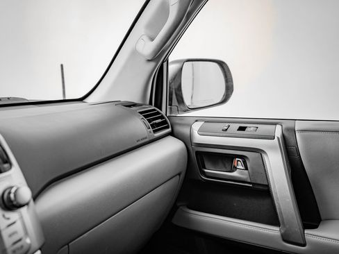 Used 2013 Toyota 4Runner SR5 image 36