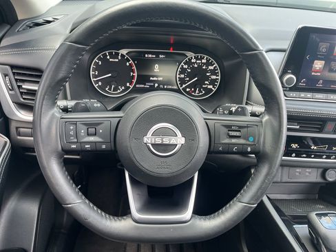 Used 2024 Nissan Rogue SV w/ SV Premium Package FWD image 17