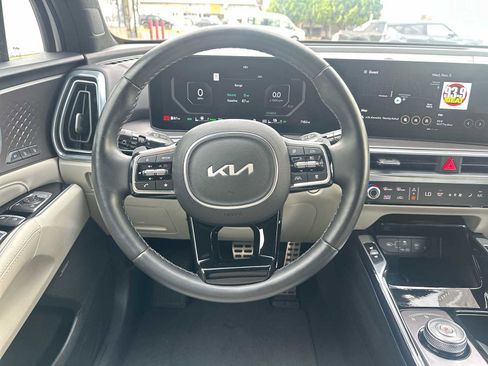 Used 2025 Kia Sorento SX Prestige image 10