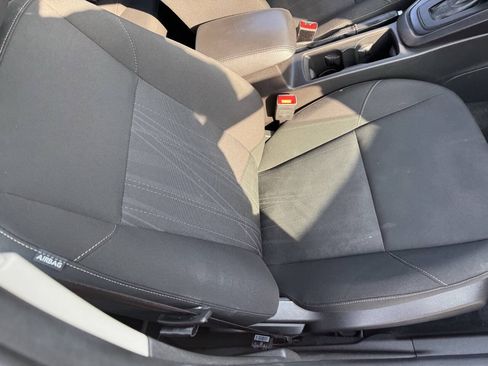 Used 2015 Ford Focus SE w/ SE Sport Package FWD image 16