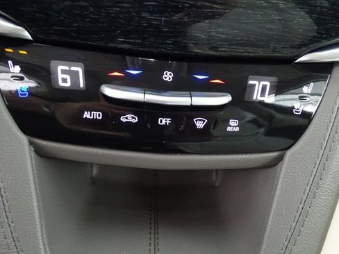 Used 2023 Cadillac XT6 Premium Luxury w/ Technology Package AWD/4WD image 14