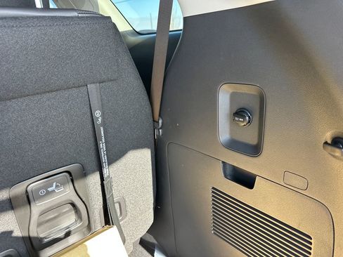 New 2026 Kia Carnival LXS FWD image 38