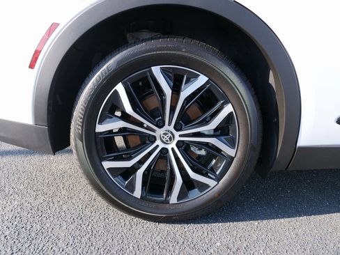 Used 2026 Toyota Crown XLE image 11