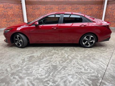 Used 2023 Hyundai Elantra Limited w/ Preferred Accessory Package image 2