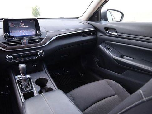 Used 2025 Nissan Altima 2.5 SV FWD image 23