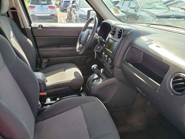 Used 2015 Jeep Patriot Latitude AWD/4WD image 19