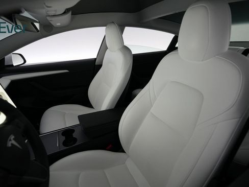 Used 2023 Tesla Model 3 Standard Range image 7