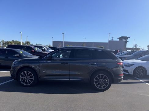 Used 2020 Lincoln Corsair Standard w/ Premium Package image 4