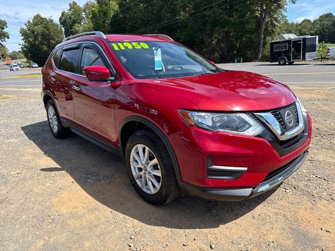 Used 2017 Nissan Rogue SV w/ SV Premium Package image 4