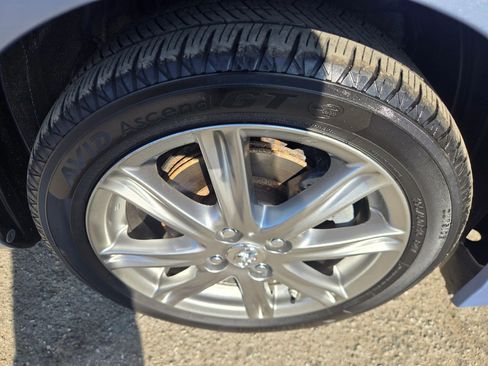 Used 2012 Toyota Yaris SE image 29