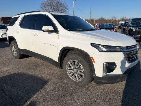 Used 2023 Chevrolet Traverse LT image 2