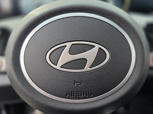 Certified 2025 Hyundai Elantra Limited image 21