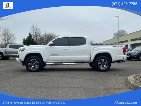 Used 2017 Toyota Tacoma TRD Sport w/ Tow Package (A/T) AWD/4WD image 5