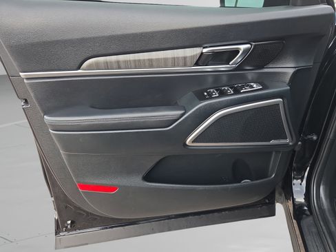 Used 2024 Kia Telluride EX w/ EX Captain's Chair Package image 20