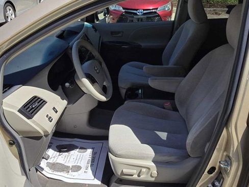 Used 2011 Toyota Sienna LE image 15