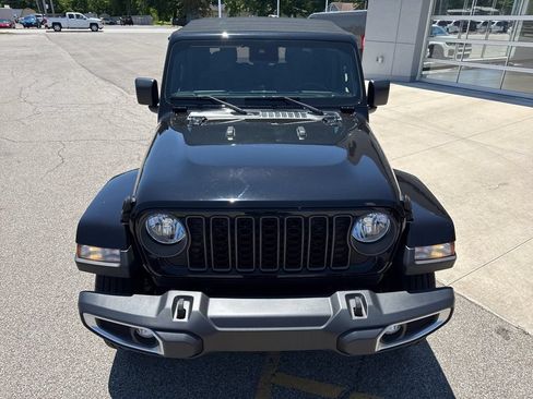 Used 2024 Jeep Gladiator Sport AWD/4WD image 13