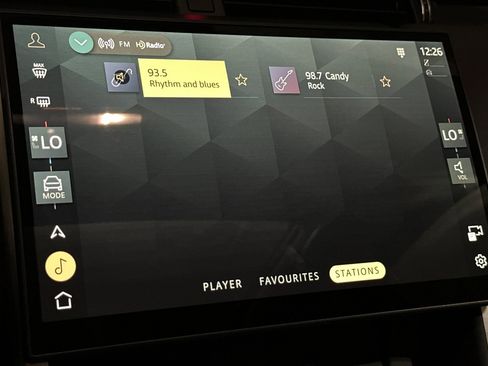 Used 2024 Land Rover Discovery Sport S image 19