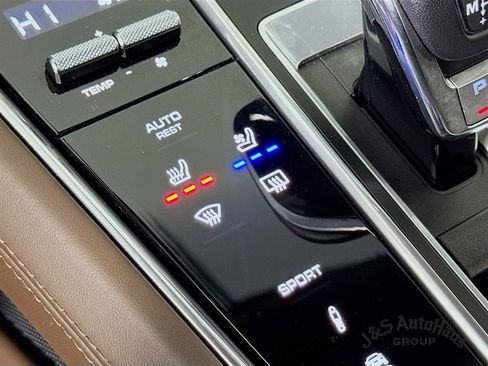 Used 2022 Porsche Panamera 4 Platinum Edition image 26