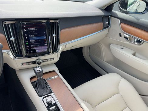 Used 2021 Volvo S90 T6 Momentum image 27