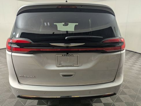 New 2026 Chrysler Pacifica Select FWD image 5